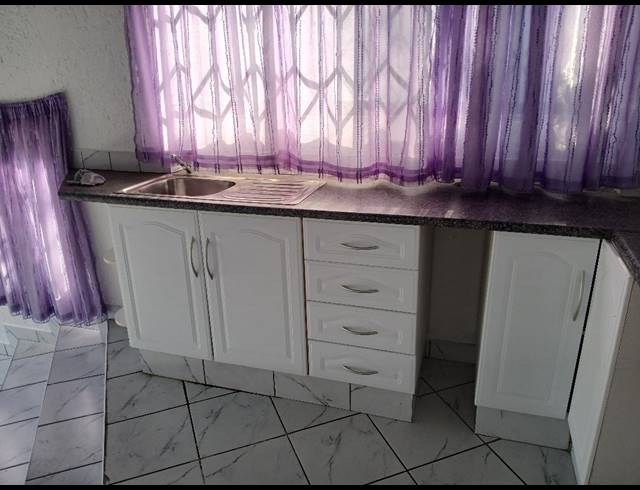 1 bed property to rent in GLENVISTA